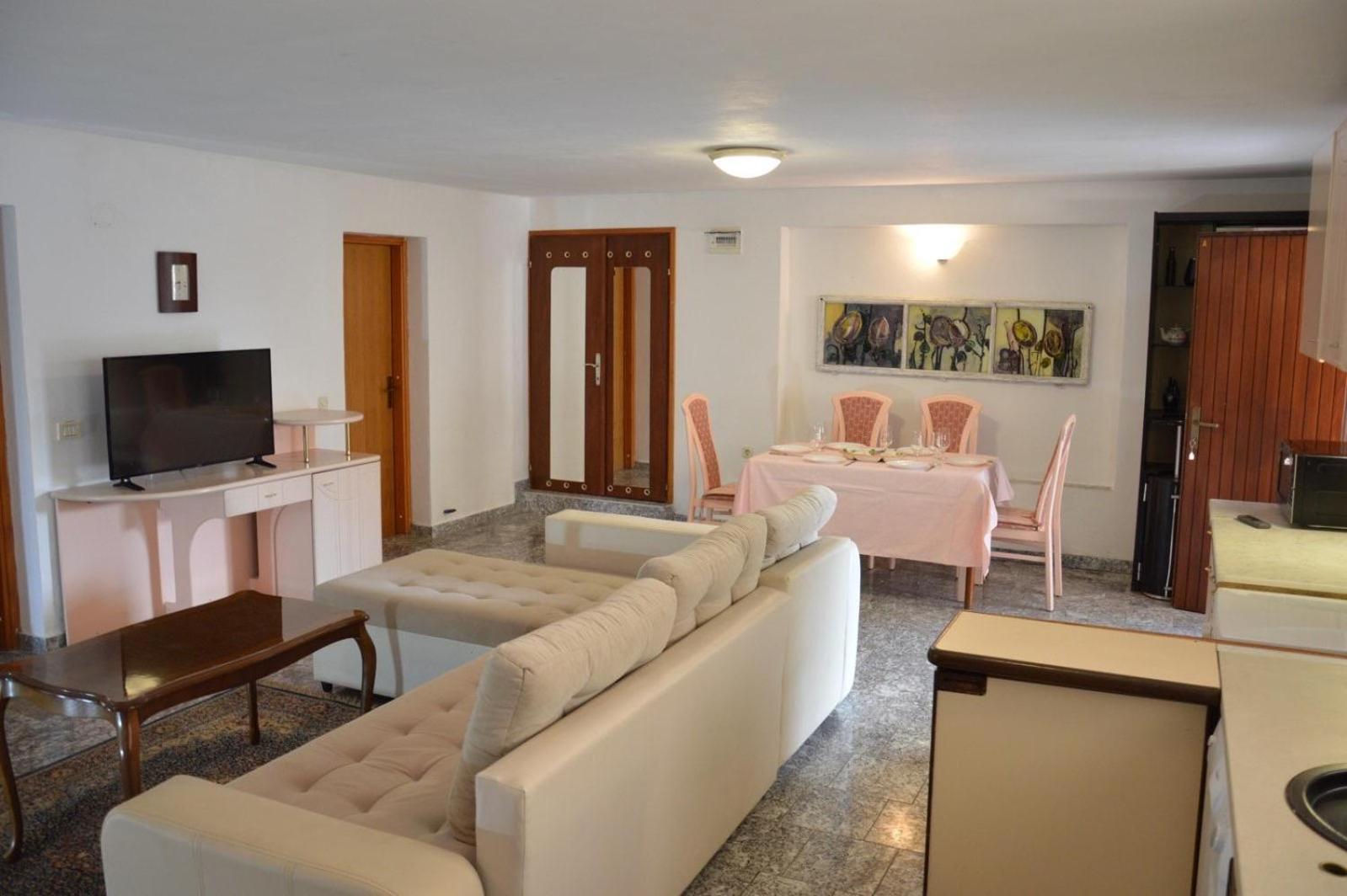 Apartments Aurelia Nova Vas  Bagian luar foto